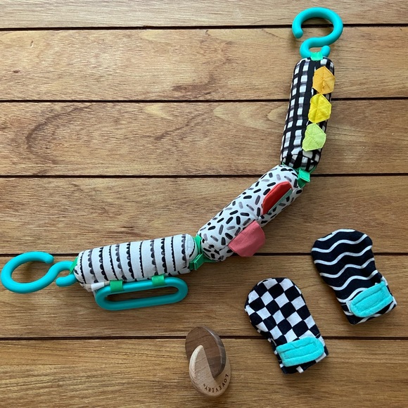 lovevery Toys Lovevery Newborn Bundle Contrast Mittens Sensory